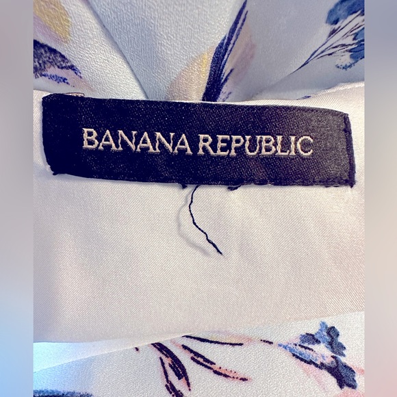 BANANA REPUBLIC - Faux Wrap High Low Floral Ruffle Dress. Size 2 - Picture 11 of 12